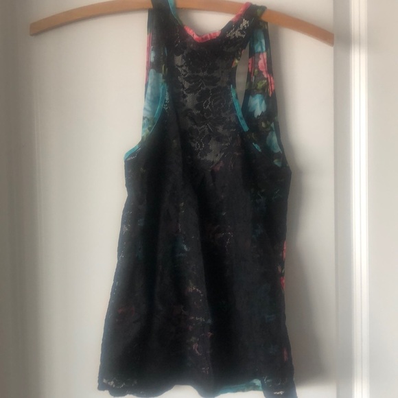 Floral & lace flowy crop tank size S - Picture 3 of 3